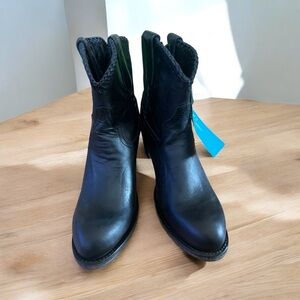 Lane Plain Jane Pull-On Black Leather Women's Boots Sz 7.5